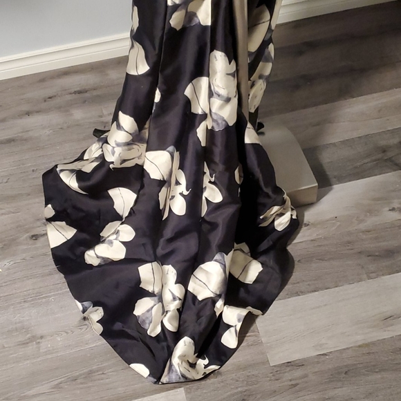 NWOT- Le Château evening dress - Picture 9 of 9